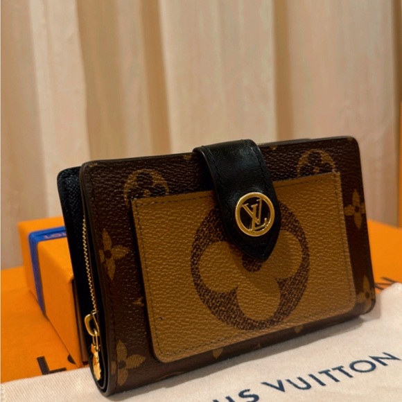 Louis Vuitton Handbags - 💯% Authentic Louis Vuitton Juliette Wallet✨